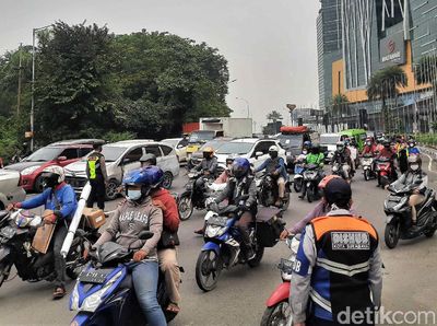 Lalin di Pos Penyekatan CITO Surabaya Macet Imbas PPKM Darurat