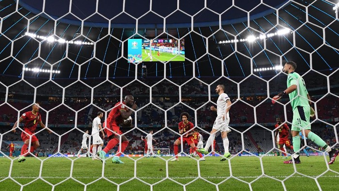 MUNICH, GERMANY - JULY 02: Romelu Lukaku of Belgium celebrates after scoring their sides first goal from the penalty spot past Gianluigi Donnarumma of Italy during the UEFA Euro 2020 Championship Quarter-final match between Belgium and Italy at Football Arena Munich on July 02, 2021 in Munich, Germany. (Photo by Matthias Hangst/Getty Images)