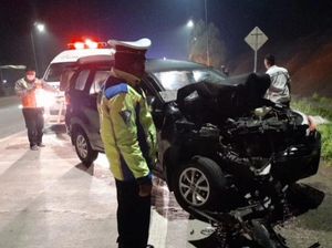 Minibus Tabrak Truk di Tol Cipali, Satu Orang Tewas