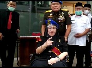 Momen Terakhir Rachmawati Ziarah ke Makam Sukarno di Blitar Momen Terakhir Rachmawati Ziarah ke Makam Sukarno di Blitar