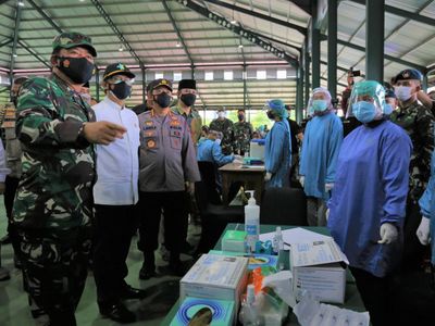 Panglima TNI bersama Menkes dan Kapolri Tinjau Vaksinasi Nasional