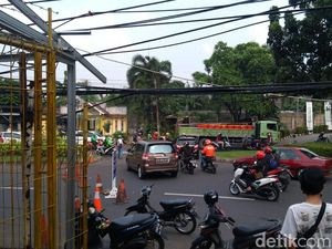 Duh Bandel! Warga Melawan Arus Imbas Penyekatan PPKM Darurat Bintaro Duh Bandel! Warga Melawan Arus Imbas Penyekatan PPKM Darurat Bintaro
