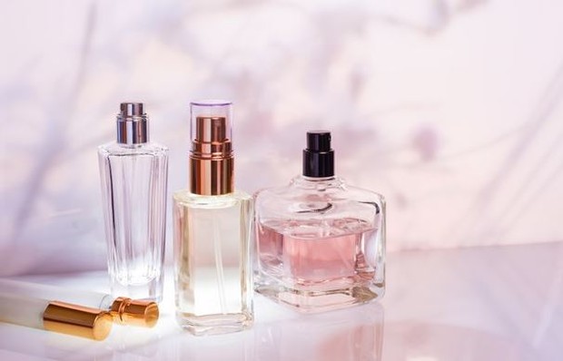Perfume Bottles (Pict : Freepik.com/ira_evva)