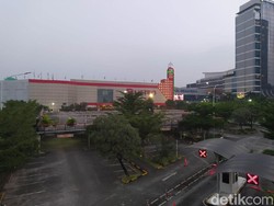 PPKM Darurat: Pondok Indah Mall Tutup, Ojol-ojol Sibuk Layani Take Away
