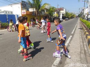 PPKM Darurat Bikin Jalur Protokol Cianjur Jadi Lahan Bermain Anak