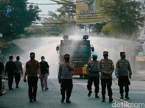 PPKM Darurat di Sukabumi, Polisi Terjunkan Mobil Water Cannon