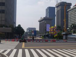 Jalan Depan Bundaran HI hingga Simpang Harmoni Disekat, Situasi Sepi
