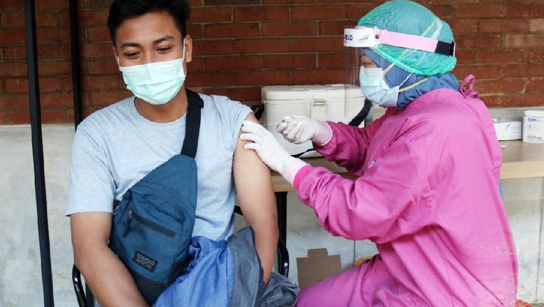 PT KAI menawarkan vaksin Covid-19 secara gratis PT KAI menawarkan vaksin Covid-19 secara gratis