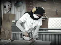 Sosok Sesa Susanti, Pandai Kayu Wanita Mendunia Hingga Alaska