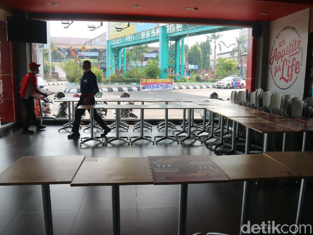 Suasana PPKM Darurat Hari Pertama di Zona Merah Varian Delta Kudus Suasana PPKM Darurat Hari Pertama di Zona Merah Varian Delta Kudus