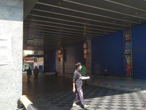 Pasar Tanah Abang Ditutup Saat PPKM Darurat, Warga Keluhkan Pemasukan Pasar Tanah Abang Ditutup Saat PPKM Darurat, Warga Keluhkan Pemasukan