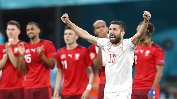 Spain's Jordi Alba celebrates as Switzerland players react during the penalty shootout during the Euro 2020 soccer championship quarterfinal match between Switzerland and Spain, at the Saint Petersburg stadium in Saint Petersburg, Friday, July 2, 2021. (Maxim Shemetov /Pool Photo via AP)
