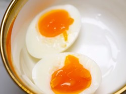 Telur Ayam Harga Rp 1.500 Vs Rp 7.500, Gimana Rasanya?