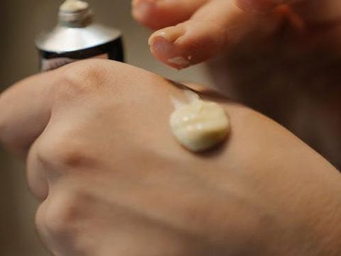 Terlalu banyak memakai foundation