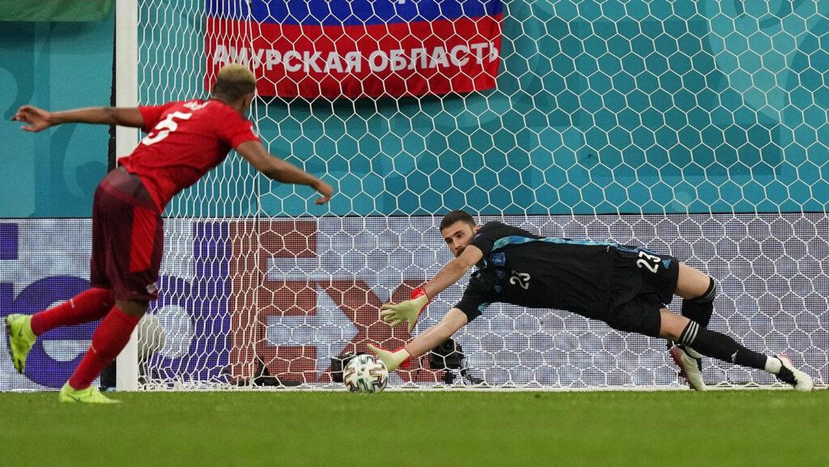 Unai Simon jadi pahlawan kelolosan Spanyol di adu penalti  (AP/Dmitri Lovetsky)
