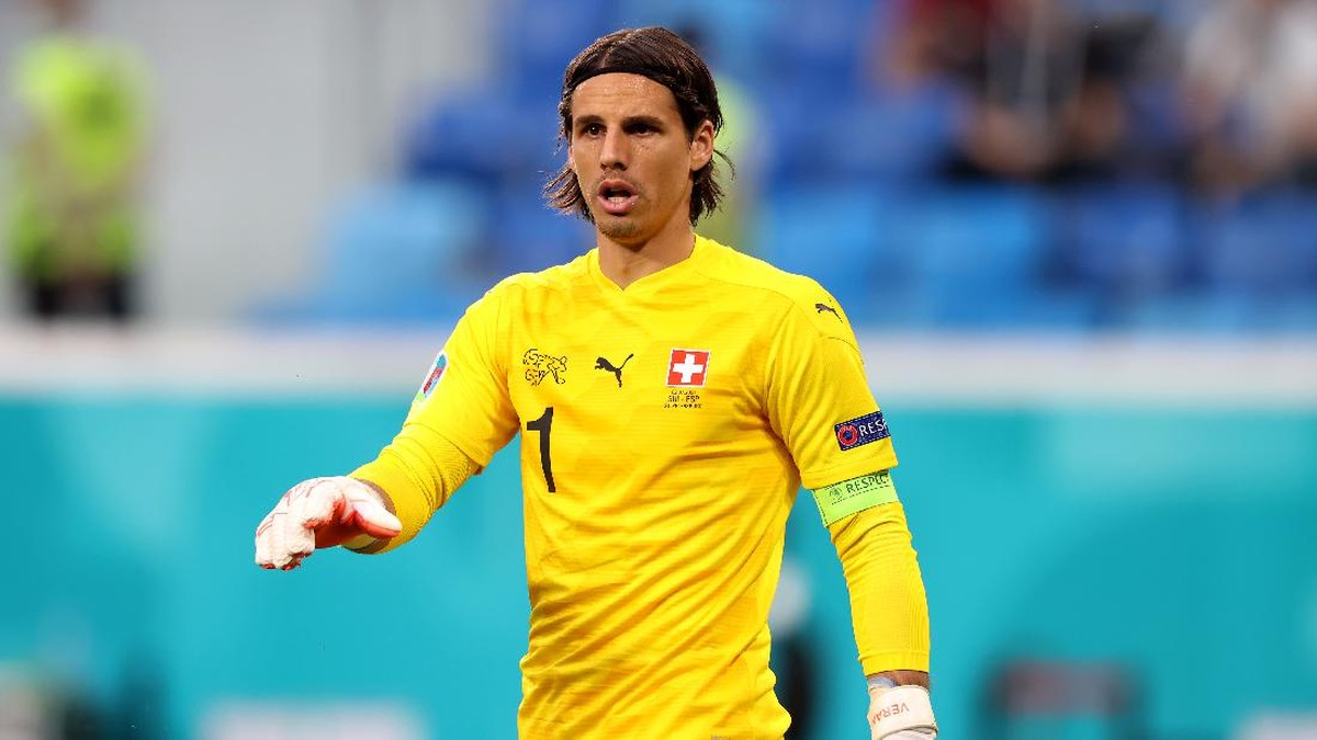 Yann Sommer tampil gemilang di laga Swiss vs Spanyol. (Foto: Getty Images/Alexander Hassenstein)
