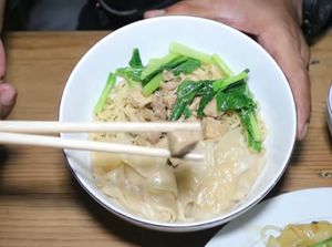 23 Tahun Kerja di Resto Bakmi Terkenal, Pria Ini Sekarang Buka Warung Sendiri 23 Tahun Kerja di Resto Bakmi Terkenal, Pria Ini Sekarang Buka Warung Sendiri