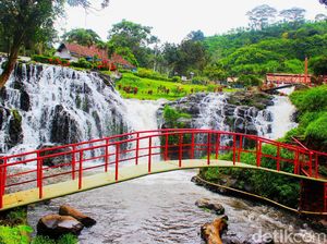 Foto Miniatur Air Terjun Niagara di Bondowoso Foto Miniatur Air Terjun Niagara di Bondowoso