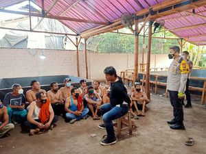 Razia PPKM Darurat di Blitar, Polisi Gerebek Judi Sabung Ayam Razia PPKM Darurat di Blitar, Polisi Gerebek Judi Sabung Ayam