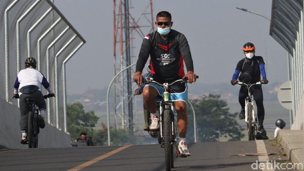 Bandung PPKM Darurat, Warga Wara-wiri Bersepeda di Akhir Pekan