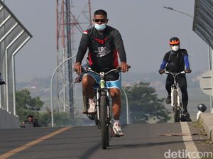 Bandung PPKM Darurat, Warga Wara-wiri Bersepeda di Akhir Pekan