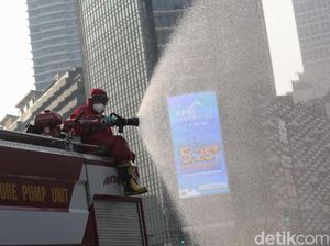 Pakar AS Sebut Semprot Disinfektan Sia-sia, PAN: Bukti Akademiknya Apa? Pakar AS Sebut Semprot Disinfektan Sia-sia, PAN: Bukti Akademiknya Apa?