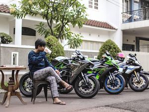 Intip Koleksi Mobil-Motor Mewah Doni Salmanan, Diminta Hapus Konten Promosi Binomo Cs Intip Koleksi Mobil-Motor Mewah Doni Salmanan, Diminta Hapus Konten Promosi Binomo Cs