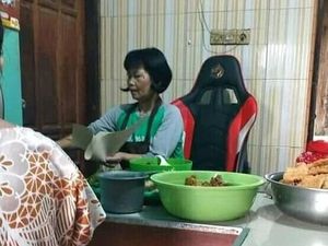 8 Cara Jualan Langka ala Emak-emak Ini Bikin Tepok Jidat Sambil Cekikikan