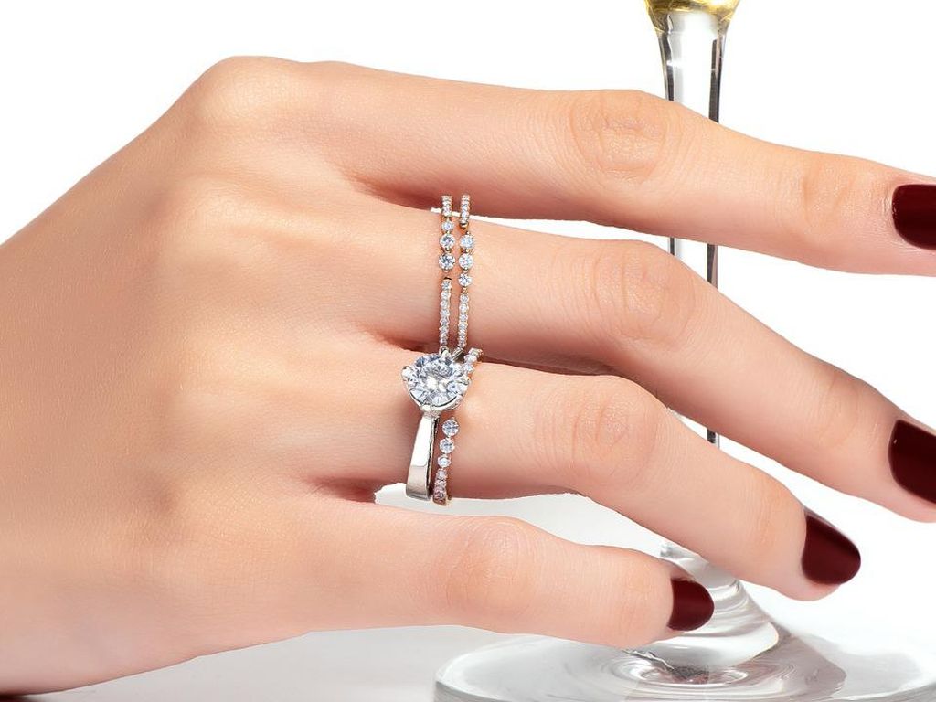 Tak Sembarangan, Letak Cincin di Tiap Jari Punya Makna Berbeda Tak Sembarangan, Letak Cincin di Tiap Jari Punya Makna Berbeda