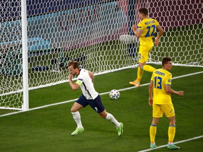 ROME, ITALY - JULY 03: Harry Kane of England celebrates after scoring their sides first goal during the UEFA Euro 2020 Championship Quarter-final match between Ukraine and England at Olimpico Stadium on July 03, 2021 in Rome, Italy. (Photo by Alessandro Garafallo - Pool/Getty Images)