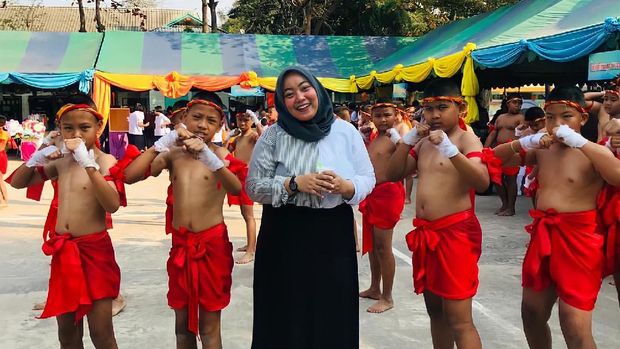 Kegiatan Aulia Amira Anugrah di Thailand Kegiatan Aulia Amira Anugrah di Thailand.