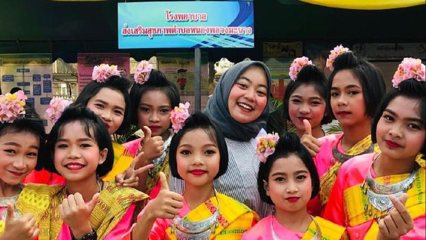 Kegiatan Aulia Amira Anugrah di Thailand Kegiatan Aulia Amira Anugrah di Thailand.