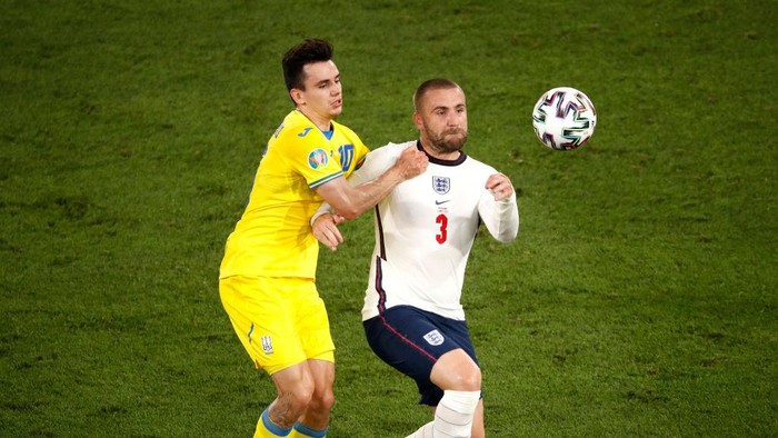 ROME, ITALY - JULY 03: Luke Shaw of England clears the ball whilst under pressure from Mykola Shaparenko of Ukraine during the UEFA Euro 2020 Championship Quarter-final match between Ukraine and England at Olimpico Stadium on July 03, 2021 in Rome, Italy. (Photo by Alessandro Garafallo - Pool/Getty Images)