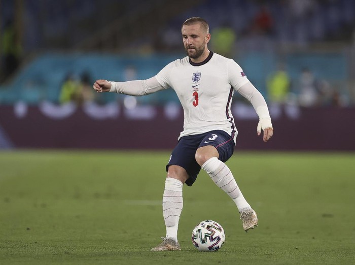 Englands Luke Shaw controls the ball during the Euro 2020 soccer championship quarterfinal soccer match between Ukraine and England at the Olympic stadium, in Rome, Italy, Saturday, July 3, 2021. (Lars Baron/Pool Photo via AP)
