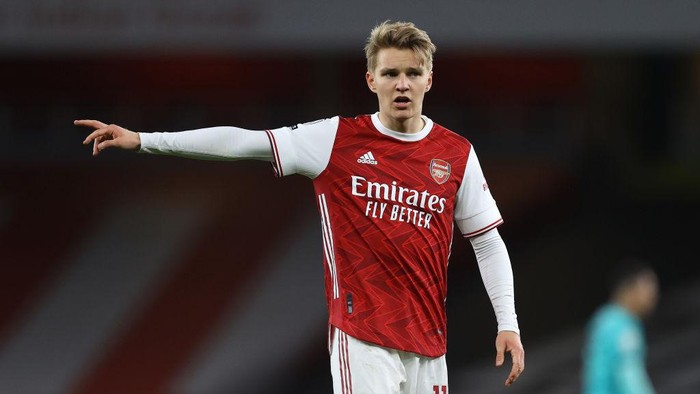LONDON, ENGLAND - APRIL 03:  Martin Odegaard of Arsenal looks on during the Premier League match between Arsenal and Liverpool at Emirates Stadium on April 03, 2021 in London, England. Sporting stadiums around the UK remain under strict restrictions due to the Coronavirus Pandemic as Government social distancing laws prohibit fans inside venues resulting in games being played behind closed doors. (Photo by Julian Finney/Getty Images)
