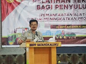Seragamnya Dipakai Pejabat Kementan, Kostranas NasDem Dipimpin SYL Seragamnya Dipakai Pejabat Kementan, Kostranas NasDem Dipimpin SYL