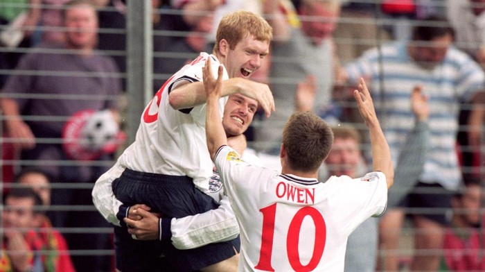 12 Jun 2000:  Paul Scholes is congratulated by England teammates David Beckham and Michael Owen during the European Championships 2000 group match against Portugal at the Philips Stadium in Eindhoven, Holland.  Portugal won the match 3-2.  Mandatory Credit: Ben Radford /Allsport
