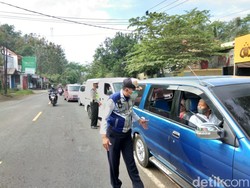 80 Kendaraan Diputar Balik di Posko Penyekatan PPKM Darurat Blitar-Malang