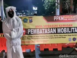 Mbah Bejo dan Pocong Bantu Polisi di Sidoarjo Selama PPKM Darurat