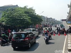 PPKM Darurat: Penumpang Mobil 50%, Motor untuk Kepentingan Masyarakat Dipasang Sekat
