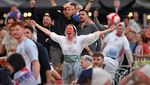 Ekspresi Suporter Saat Inggris Lumat Ukraina