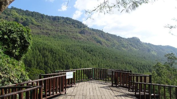 The Lodge Maribaya The Lodge Maribaya yang berada di sekitar patahan sesar lembang bandung