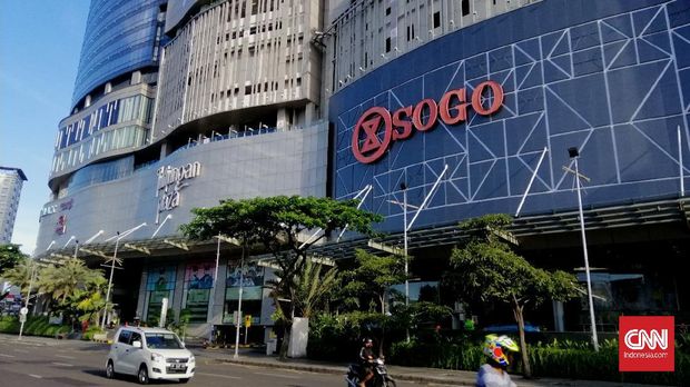 Tunjungan Plaza Sepi PPKM Darurat Tunjungan Plaza yang sepi di akhir pekan karena beroperasi terbatas akibat pelaksanaan PPKM Darurat, Surabaya, Sabtu (3/7/2021).