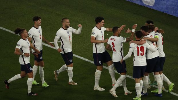 England's Harry Kane, right, celebrates after scoring his side's third goal during the Euro 2020 soccer championship quarterfinal match between Ukraine and England at the Olympic stadium in Rome, Italy, Saturday, July 3, 2021. (Alessandro Garofalo/Pool Via AP)