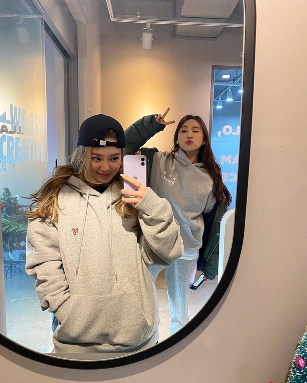 Dalam ramalan zodiak, kedua zodiak ini memiliki kecerdasan namun dengan cara yang berbeda dan ketika bersama, pasangan zodiak ini pun menjadi tim yang sempurna.