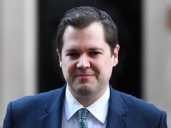 Menteri Perumahan: Pakai Masker Akan Menjadi Pilihan Pribadi di Inggris