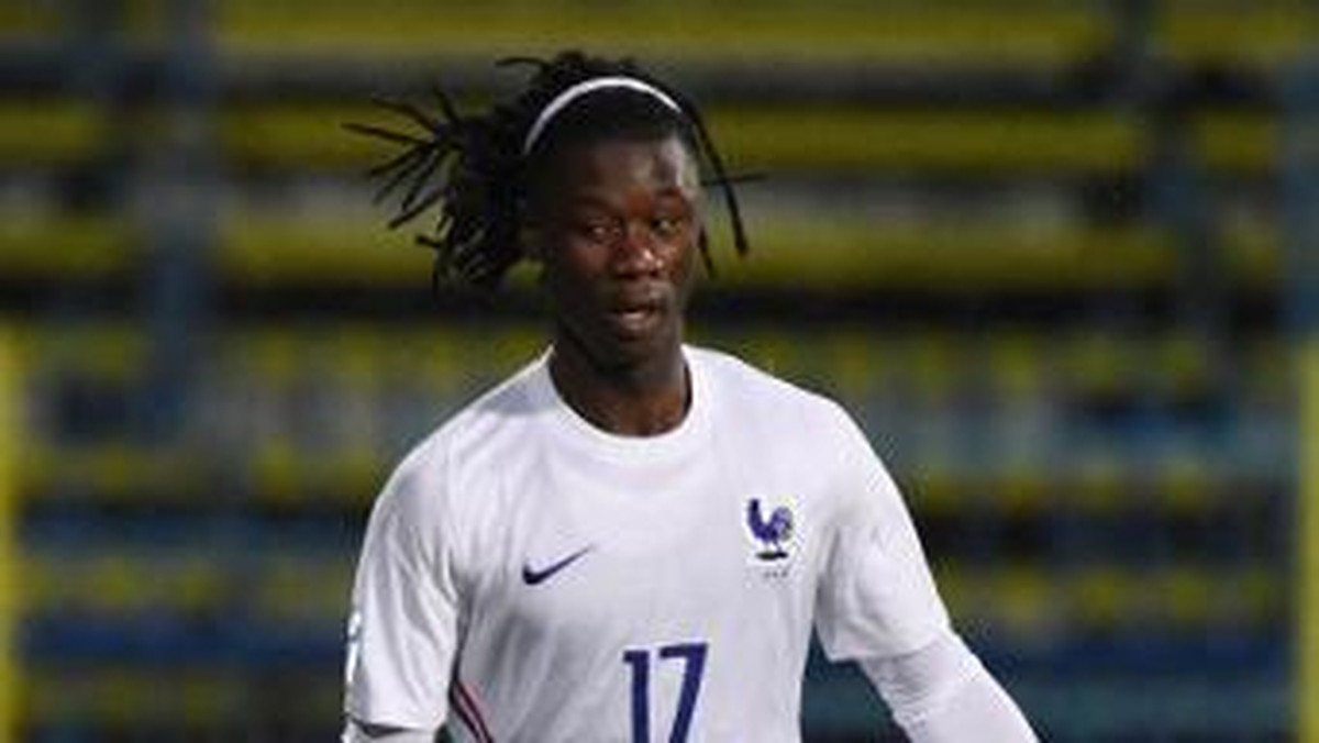 Manchester United kabarnya terus mendekati gelandang muda Prancis Eduardo Camavinga. Foto: AFP/ATTILA KISBENEDEK