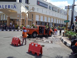 Mobil Pengangkut Tim Pemakaman Jenazah Corona Kecelakaan di Yogya