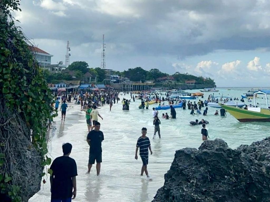 Viral Kerumunan Abai Prokes di Pantai Tanjung Bira Sulsel