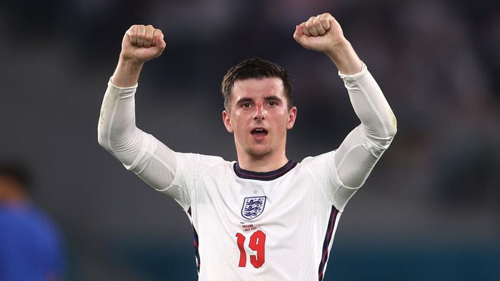 ROME, ITALY - JULY 03: Mason Mount of England celebrates after victory in the UEFA Euro 2020 Championship Quarter-final match between Ukraine and England at Olimpico Stadium on July 03, 2021 in Rome, Italy. (Photo by Lars Baron/Getty Images)